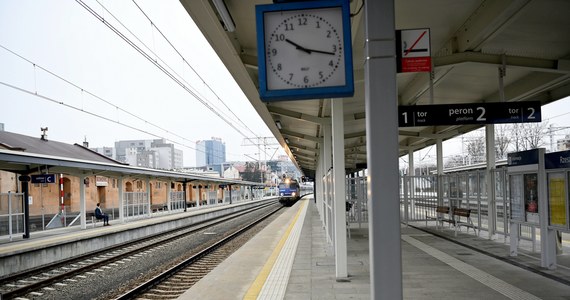 ​W sobotę odwołano łącznie 25 połączeń kolejowych obsługiwanych w Wielkopolsce przez spółkę Polregio - przekazała rzeczniczka prasowa wielkopolskiego zakładu przewoźnika.