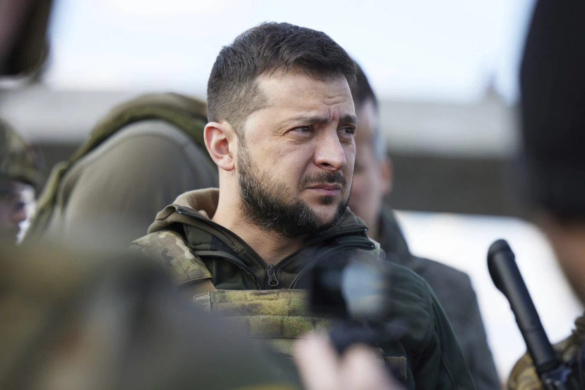 Prezydent Ukrainy Wołodymyr Zełenski zapowiedział, że jego kraj zerwie rozmowy pokojowe z Rosją, jeśli dopuści się ona dalszych zbrodni w Mariupolu i zorganizuje pseudoreferenda na okupowanych terenach. "Nie byliśmy uważani i nie jesteśmy uważani w Federacji Rosyjskiej za niepodległe państwo, nie szanuje się tam naszej kultury, naszych wartości. Dziś walczymy o to – o niepodległość, o wolność" – tłumaczył na konferencji prasowej w Kijowie. 