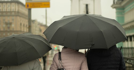 „W niedzielę na obszarze niemal całego kraju będzie pochmurno i deszczowo. Podobna pogoda utrzyma się przez najbliższe kilka dni” - powiedziała Grażyna Dąbrowska, synoptyk IMGW-PIB.