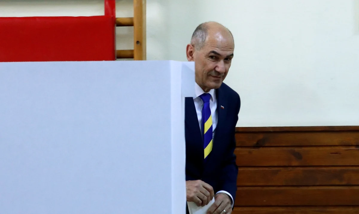 W niedzielę o godz. 7 rano rozpoczęły się wybory parlamentarne w Słowenii. Szanse na zwycięstwo mają prawicowo-nacjonalistyczna Słoweńska Partia Demokratyczna (SDS) premiera Janeza Janszy i Ruch Wolności Roberta Goloba. Według sondaży partie te mogą liczyć odpowiednio na 24 i 27,7 proc. głosów.
