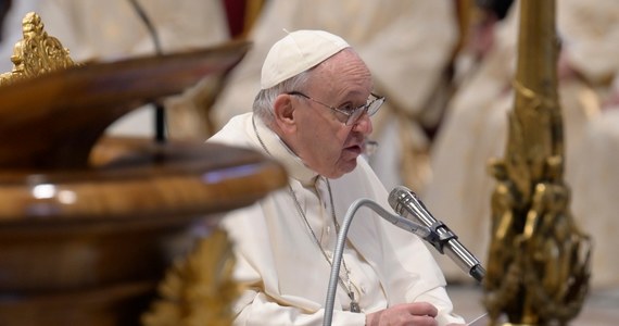 Papież Franciszek zaapelował w niedzielę o wielkanocny rozejm na Ukrainie. Złożył życzenia wszystkim wiernym kościołów wschodnich i prawosławnych, świętującym Wielkanoc. Pozdrowił też Polaków i nawiązał do wypadków w polskich kopalniach.