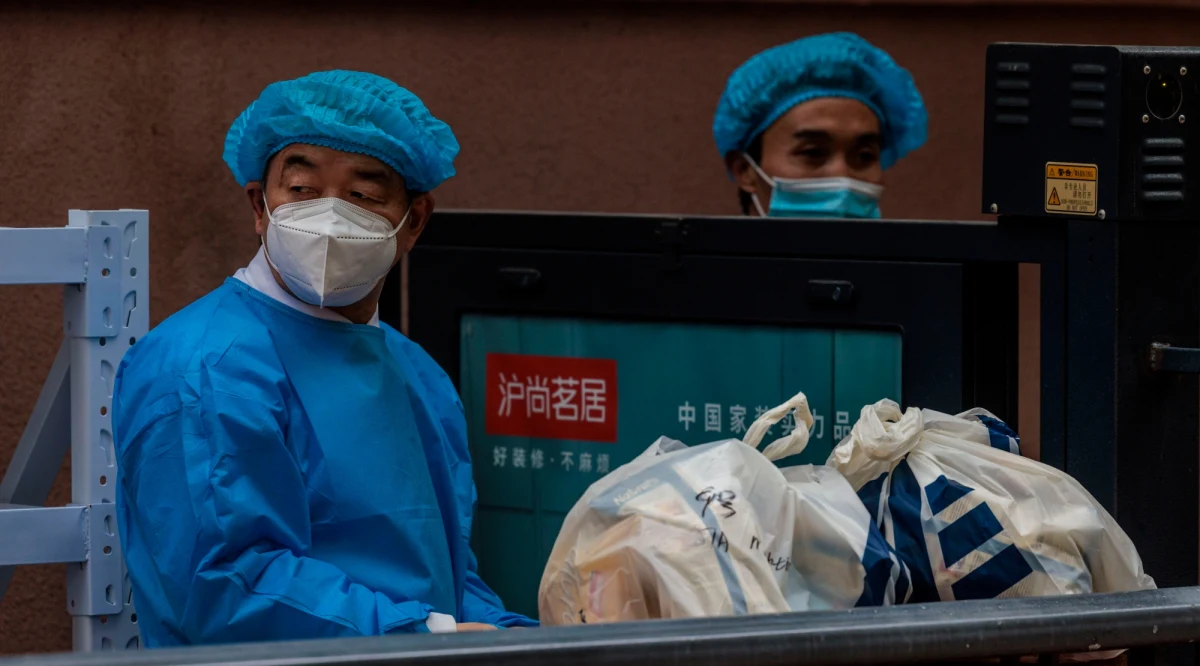 ​Władze w chińskim Szanghaju poinformowały o zgonach 39 osób chorujących na Covid-19. Nie jest to może dużo w porównaniu z liczbą zakażeń, ale to największy dobowy bilans od początku lockdownu w mieście.