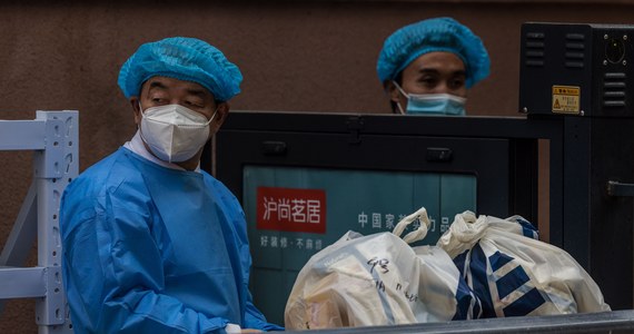 ​Władze w chińskim Szanghaju poinformowały o zgonach 39 osób chorujących na Covid-19. Nie jest to może dużo w porównaniu z liczbą zakażeń, ale to największy dobowy bilans od początku lockdownu w mieście.