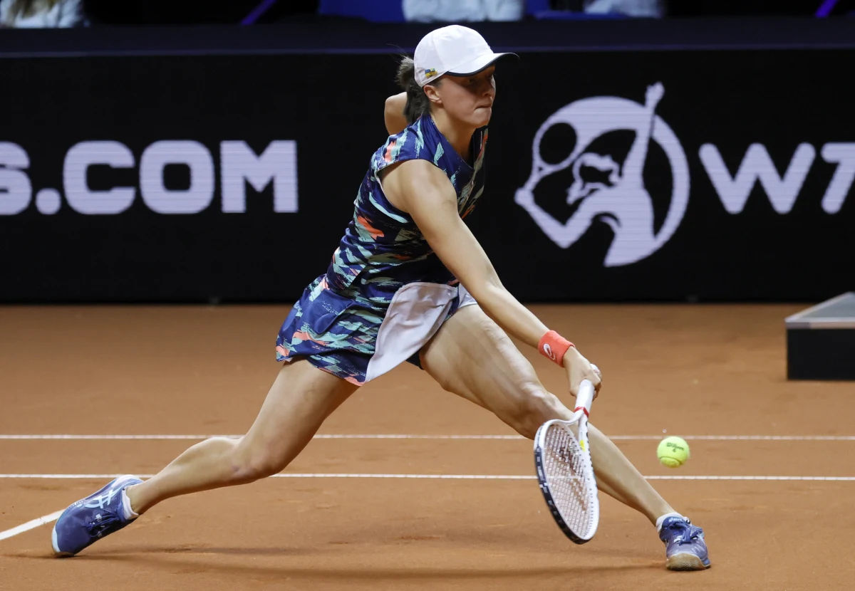 Iga Świątek triumfowała w turnieju WTA w Stuttgarcie. Prowadząca w światowym rankingu tenisistek Polka w finale pokonała Białorusinkę Arynę Sabalenkę 6:2, 6:2. To 23. z rzędu mecz wygrany przez 20-latkę z Raszyna.