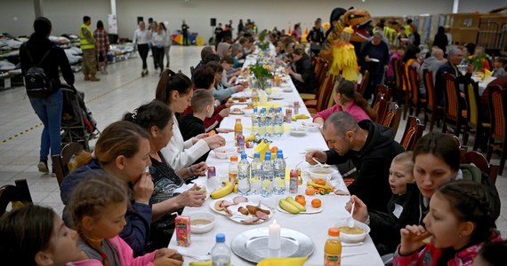 Około 200 osób wyznania wschodniego wzięło udział we wspólnym wielkanocnym śniadaniu zorganizowanym w Centrum Pomocy Humanitarnej w Przemyślu. Spotkaniu towarzyszyło wiele wzruszeń, emocji, na wielu twarzach pojawiły się łzy.