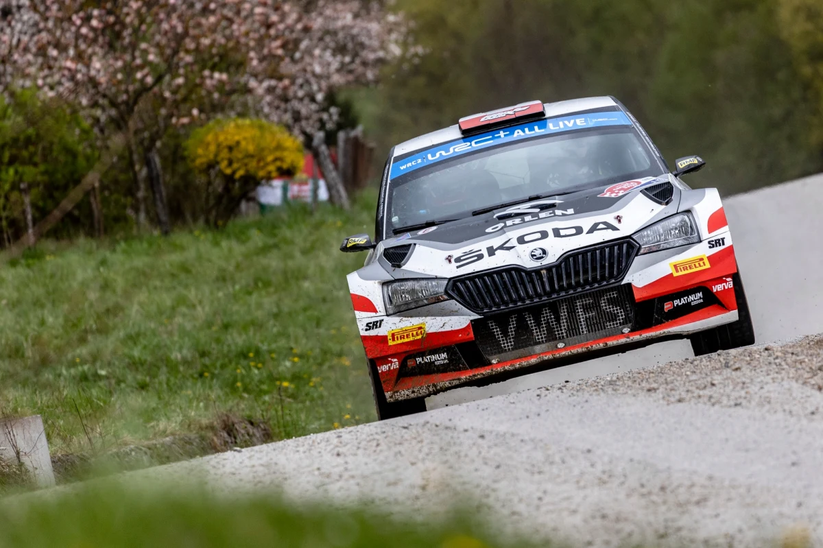 Fin Kalle Rovanpera (Toyota Yaris Rally1) wygrał Rajd Chorwacji, trzecią rundę mistrzostw świata i umocnił się na prowadzeniu w klasyfikacji generalnej. Kajetan Kajetanowicz wywalczył doskonałą drugą lokatę w kategorii WRC2. Debiutujący w rajdzie duet Miko Marczyk i Szymon Gospodarczyk zajął bardzo dobre dziewiąte miejsce - również w klasie WRC2.