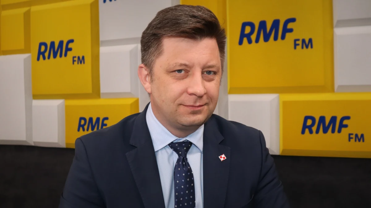 "Robimy wszystko, żeby realnie, a nie wyłącznie w sferze deklaracji, wspierać Ukraińców walczących o niepodległość. Robimy to nie tylko dlatego, żeby pomóc naszym sąsiadom. Również dlatego, że każdy zniszczony rosyjski czołg na Ukrainie zwiększa bezpieczeństwo Polski. Oddala ten moment, kiedy czołgi rosyjskie mogą zagrozić realnie Rzeczpospolitej Polskiej" - mówił w Porannej rozmowie w RMF FM Michał Dworczyk - szef Kancelarii Prezesa Rady Ministrów. "Zgodnie z decyzjami rządu w tej chwili nie mówimy o szczegółach tej pomocy" - zastrzegł.