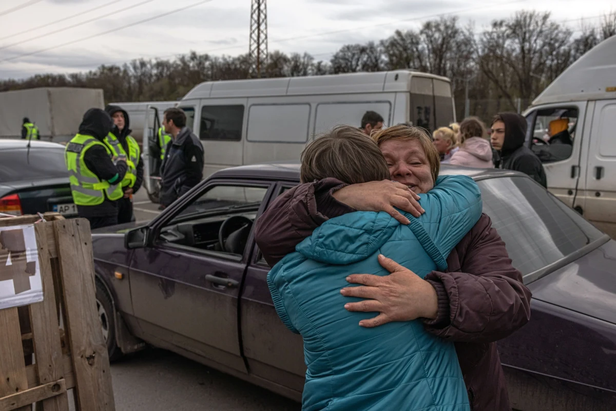 "Nikt nie jest w stanie wyobrazić sobie, jak koszmarne warunki tam panują. To jak obóz koncentracyjny" - tak ukraińskie małżeństwo z Mariupola wspomina pobyt w rosyjskim obozie filtracyjnym. Olenie i Oleksandrowi udało się ostatecznie uciec z tego "piekła".  