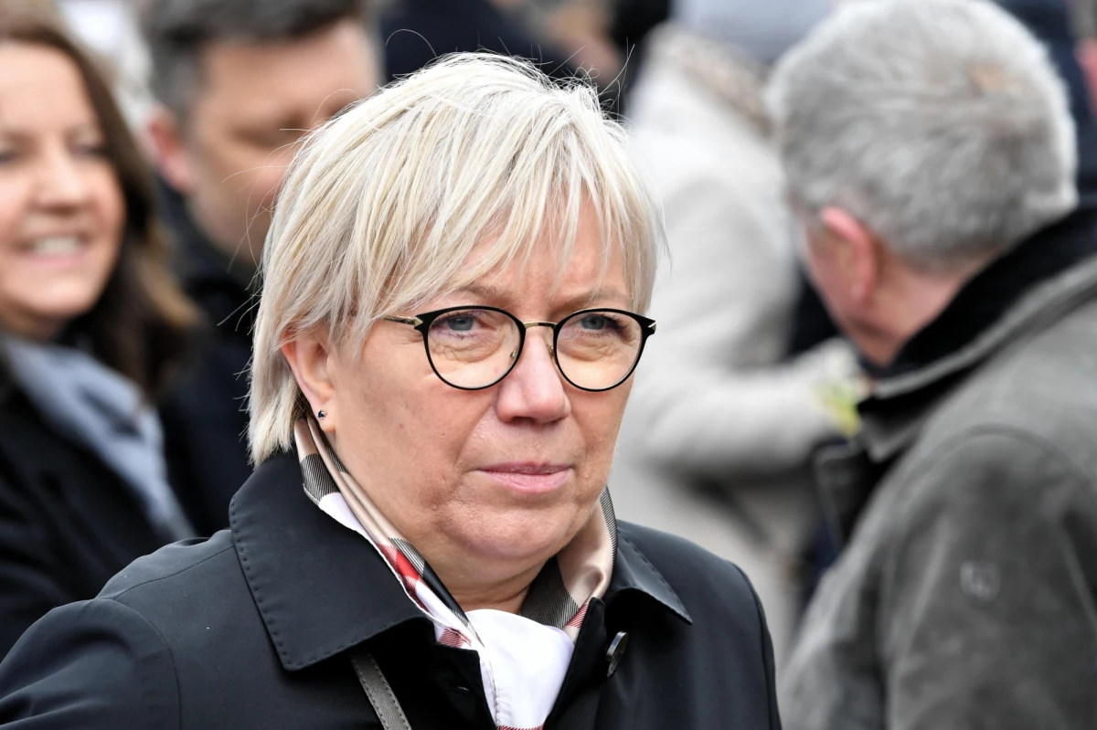 "Złożyłam do I Prezes SN wniosek o uchylenie klauzuli zastrzeżone nadanej mojemu oświadczeniu majątkowemu za rok 2021. Nie chcę, aby bezprawna, nieuzasadniona i niesprawiedliwa nagonka na moją osobę wpływała na pracę i postrzeganie Trybunału" – oświadczyła prezes Trybunału Konstytucyjnego Julia Przyłębska. Jak podkreśliła, nigdy nie ukrywała swojego majątku. 