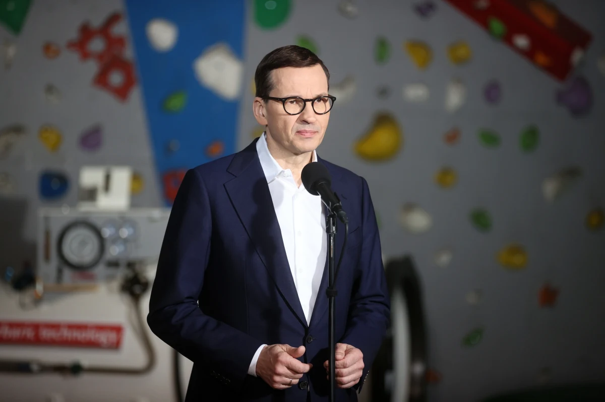 Proponujemy tzw. wakacje kredytowe w roku 2022 i 2023 dla wszystkich kredytobiorców, którzy będą mieli trudność w spięciu budżetów domowych - zapowiedział premier Mateusz Morawiecki. Szef rządu zadeklarował też, że od 1 stycznia przyszłego roku zniknie WIBOR. 