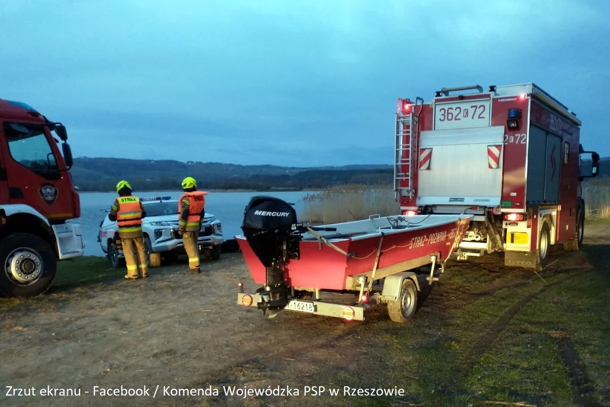 ​Wznowiono poszukiwania mężczyzny, który w niedzielę zniknął pod wodą na zalewie w Strzegocicach. Na miejscu są strażacy z Dębicy oraz nurkowie z komendy PSP w Przemyślu z sonarami do przeszukiwania dna akwenu.