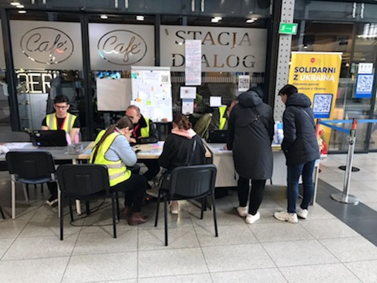 We Wrocławiu zadbano o wolontariuszy pomagających uchodźcom z Ukrainy. Podczas zorganizowanych specjalnie dla nich warsztatów mogą dowiedzieć się, jak skutecznie radzić sobie z napięciem i stresem i jak regenerować siły.

