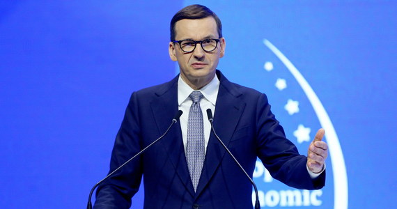 Premier Mateusz Morawiecki poinformował, że we wtorek uda się z wizytą do Niemiec. "Będę rozmawiał o zredefiniowaniu wielu polityk po to, abyśmy wspólnie, razem mogli szybko odbudować Ukrainę" - powiedział.