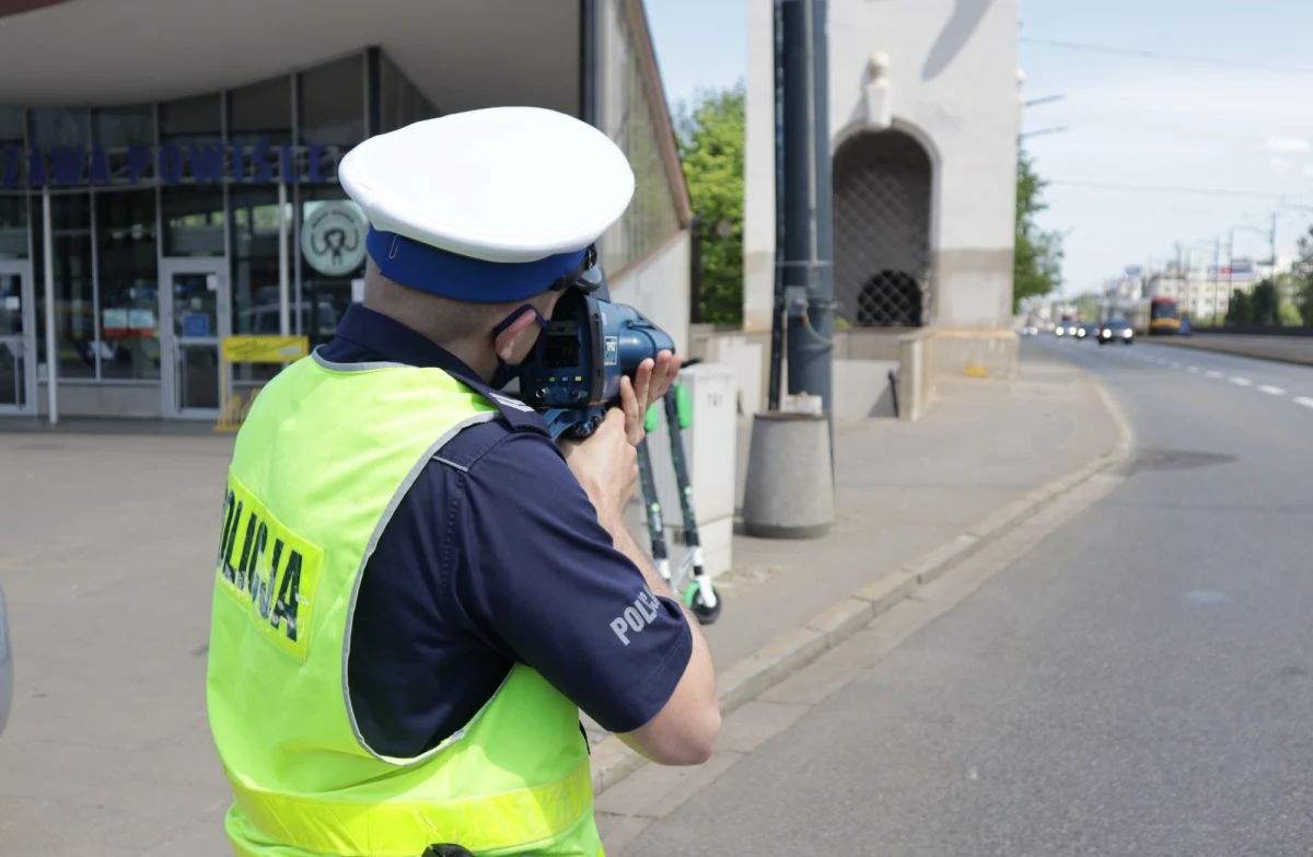 O 116 km/h przekroczył dozwoloną prędkość 31-letni kierowca osobowego audi. Mężczyzna stracił prawo jazdy na 3 miesiące i został ukarany mandatem w kwocie 2,5 tys. zł oraz 10 punktami karnymi.