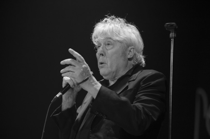 Belgijska ikona rocka, znana ze swojego ochrypłego głosu i niesfornych włosów, zmarła w sobotę na raka. Arnold Hintjens miał 72 lata.