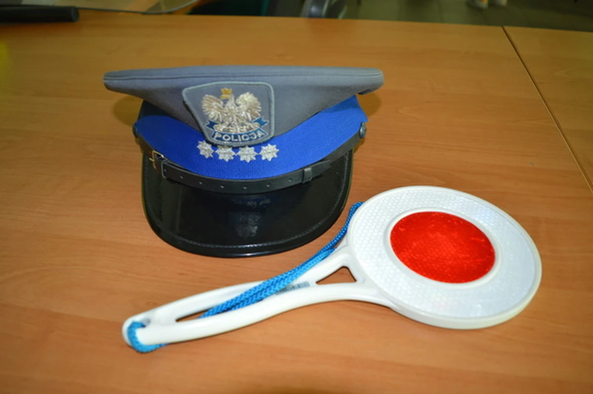 ​Tylko w niedzielę nowotarscy policjanci zatrzymali do kontroli troje kierujących bez prawa jazdy. Podczas kontroli jeden z nich znieważył policjantów, do czego też nie miał prawa.