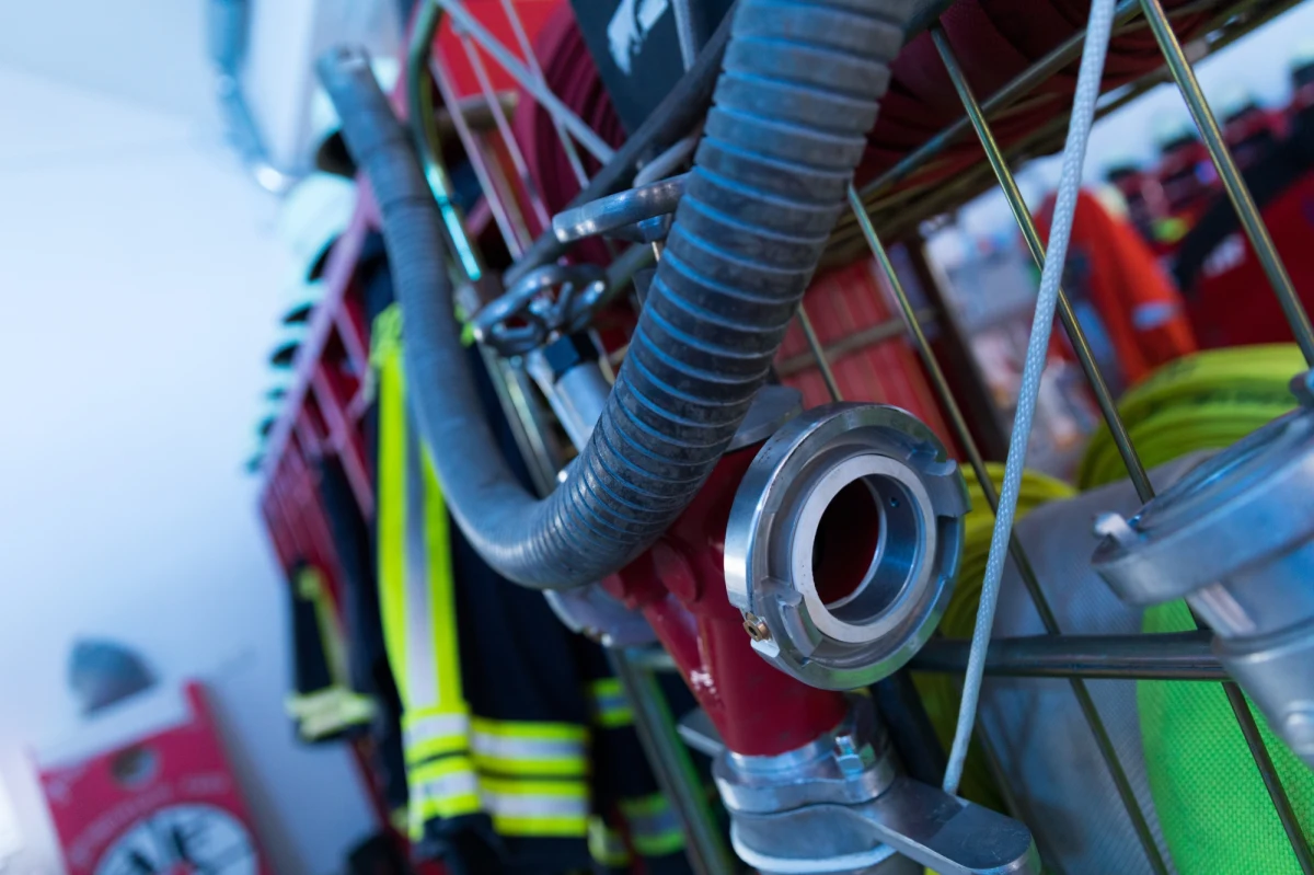 W rejonie łódzkiej Manufaktury zapadła się ziemia. Do zdarzenia doszło minionej nocy podczas budowy tunelu kolejowego.