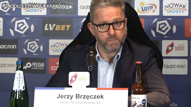 Wisła Kraków przegrała u siebie z Wisłą Płock 3-4 i nadal pozostaje w strefie spadkowej. Oto co mówił trener krakowskiego klubu Jerzy Brzęczek na konferencji po spotkaniu. 

Źródło wideo: youtube.com / Wisła Kraków.