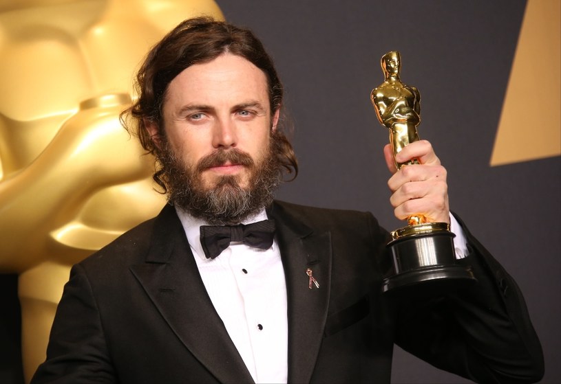 Do imponującej obsady nowego filmu Christophera Nolana dołączył laureat Oscara Casey Affleck ("Manchester by the Sea"). W produkcji "Oppenheimer" aktor spotka się z takimi gwiazdami, jak Cillian Murphy, Matt Damon, Robert Downey Jr., Emily Blunt, Gary Oldman i Kenneth Branagh.  