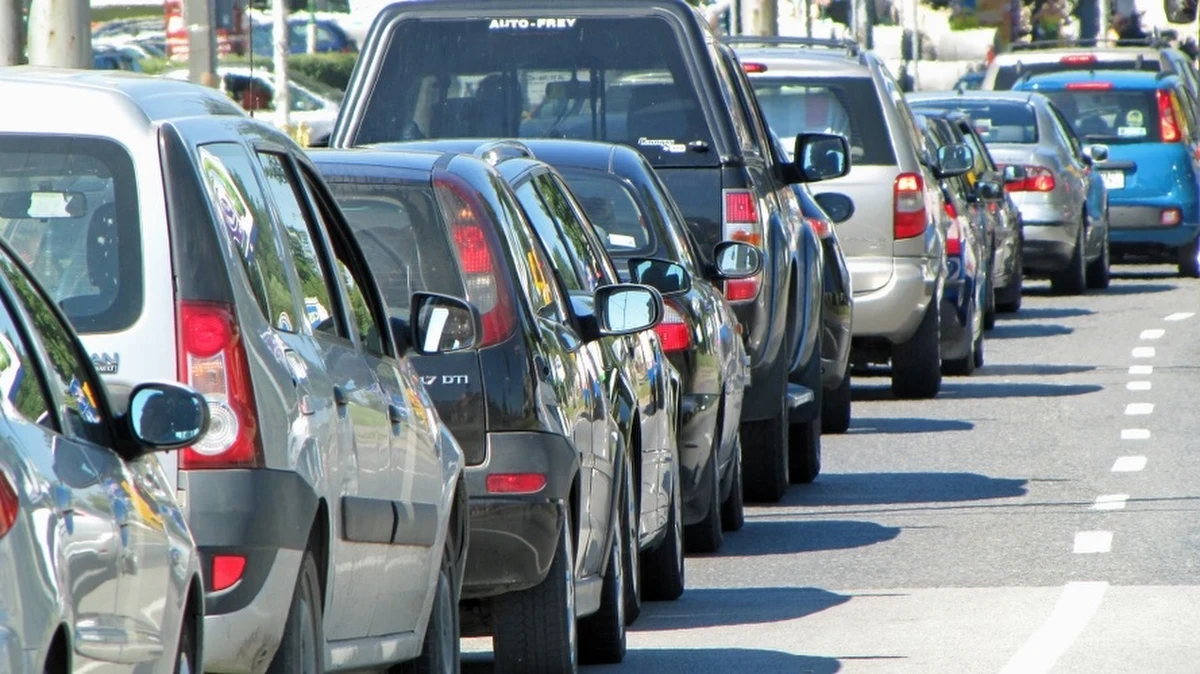 Kilkunastokilometrowy korek na trasie S8 w Warszawie. Najgorsza sytuacja jest na odcinku trasy S8 od węzła Łabiszyńska do węzła Modlińska. Jak podają drogowcy, wpływ na natężenie ruchu może mieć zwężenie jezdni przed węzłem Konotopa oraz kolizja na wysokości Prymasa Tysiąclecia.