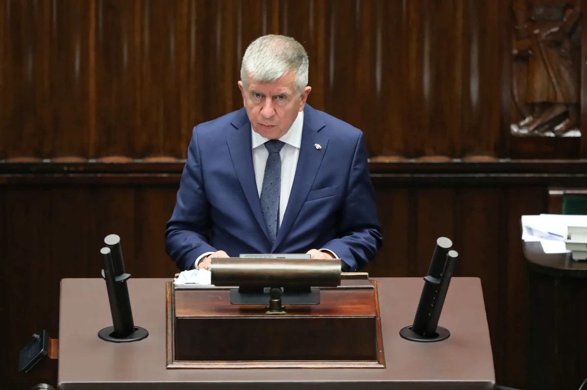 "Premier chce wywalczyć większe zaangażowanie Niemiec, żeby mocniej pomogły Ukrainie. Chodzi też o to, żeby Niemcy wpłynęły na Unię Europejską, żeby przekazała Polsce to, co się w sposób oczywisty należy - nie tylko te zatrzymane środki unijne, ale również pomoc związaną z uchodźcami" – mówił w porannej rozmowie radia RMF24 „7 pytań o 7:07” Michał Jach z Prawa i Sprawiedliwości, przewodniczący sejmowej komisji obrony. Bogdan Zalewski rozmawiał z nim o dzisiejszym spotkaniu premiera Mateusza Morawieckiego z kanclerzem Olafem Scholzem, 7 miliardach samej pomocy wojskowej dla Ukrainy oraz o brytyjskich czołgach Challenger 2, które mają zastąpić przekazywane przez Polskę maszyny T-72.