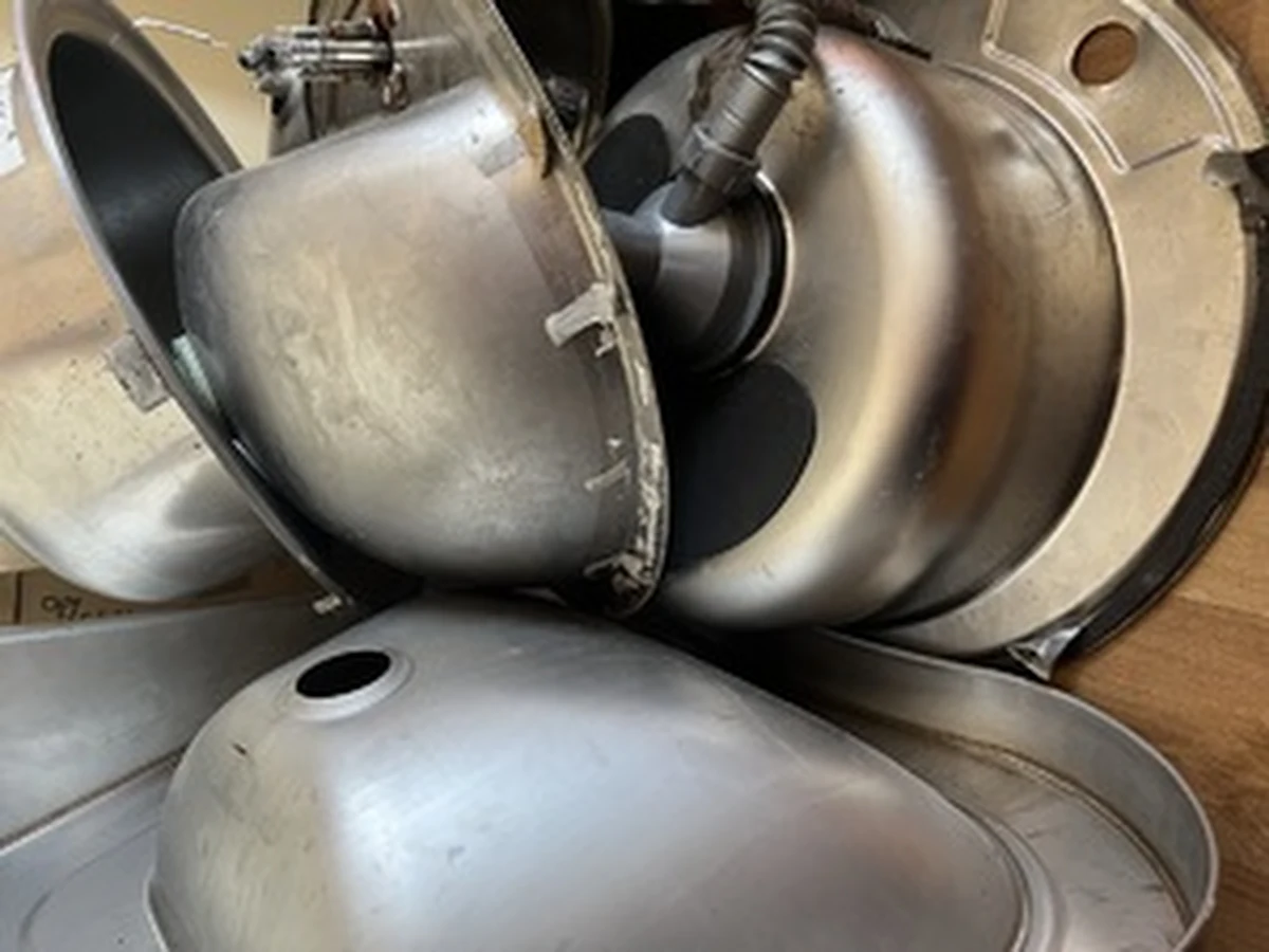 Kołobrzescy policjanci zatrzymali 51-latka, który okradał miejskie szalety w pasie nadmorskim. Jego łupem były umywalki, baterie i przyłącza z syfonami. Teraz będzie mógł korzystać z armatury łazienkowej w zupełnie innym miejscu.  


 