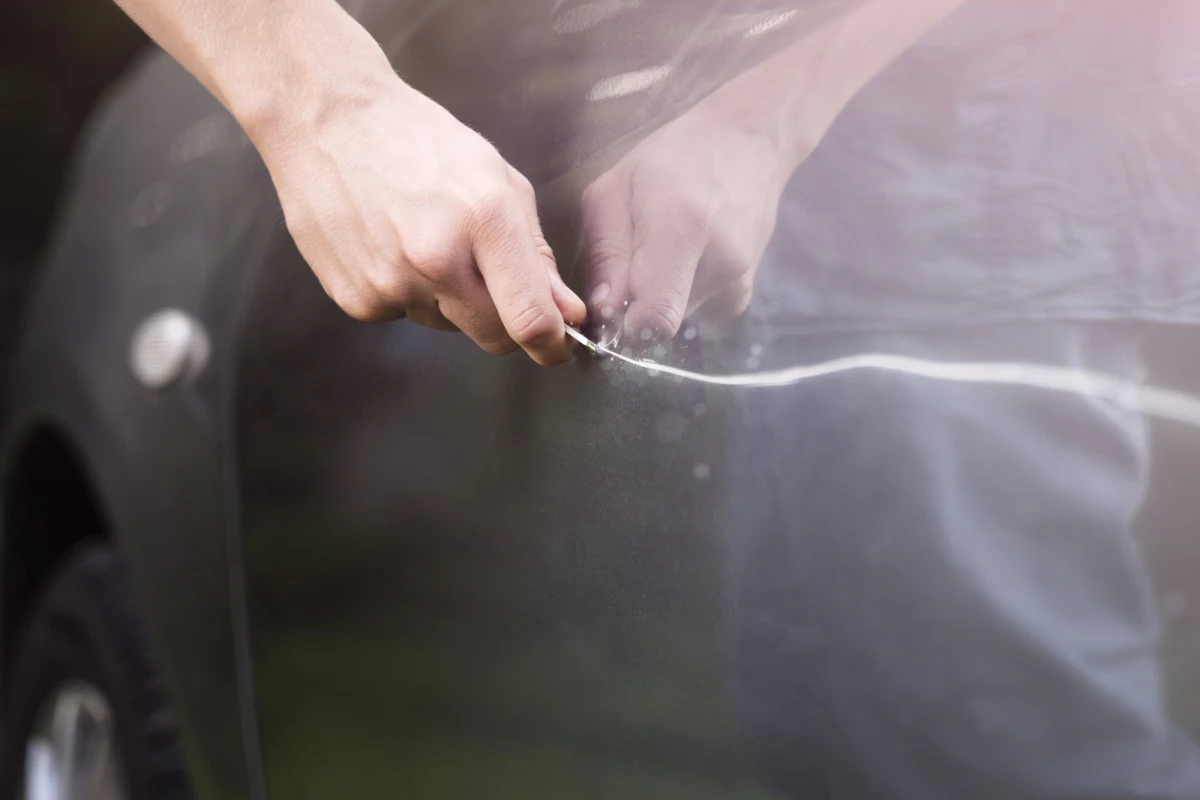 16-latka, używając kamieni, zarysowała karoserię kilkunastu samochodów zaparkowanych w jednej z miejscowości powiatu myślenickiego. Straty oszacowano na ponad 21 tys. zł. Dziewczyna mówiła, że auta tarasowały jej przejście.    

