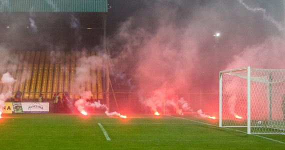 Wojewoda śląski podjął decyzję o zamknięciu dla publiczności stadionu GKS-u Katowice do zakończenia rundy wiosennej obecnego sezonu - poinformował katowicki klub. To pokłosie burd na stadionie podczas meczu GKS-u z łódzkim Widzewem.
