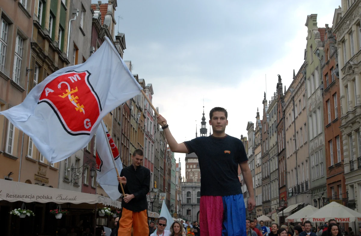 Na Placu Zebrań Ludowych buduje się  duża scena. Na 21 maja, po trzyletniej pandemicznej przerwie,  zaplanowano Gdańskie Juwenalia. Imprezę organizuje sześć publicznych uczelni.