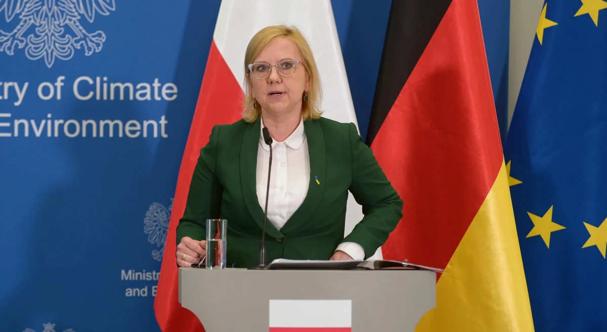​Jesteśmy przygotowani na zupełnie odcięcie dopływu rosyjskich surowców - oświadczyła minister klimatu Anna Moskwa. Pełnomocnik rządu ds. infrastruktury energetycznej Piotr Naimski powiedział, że wszyscy dotychczasowi odbiorcy gazu otrzymają surowiec na poziomie, na jakim otrzymywali go do tej chwili.