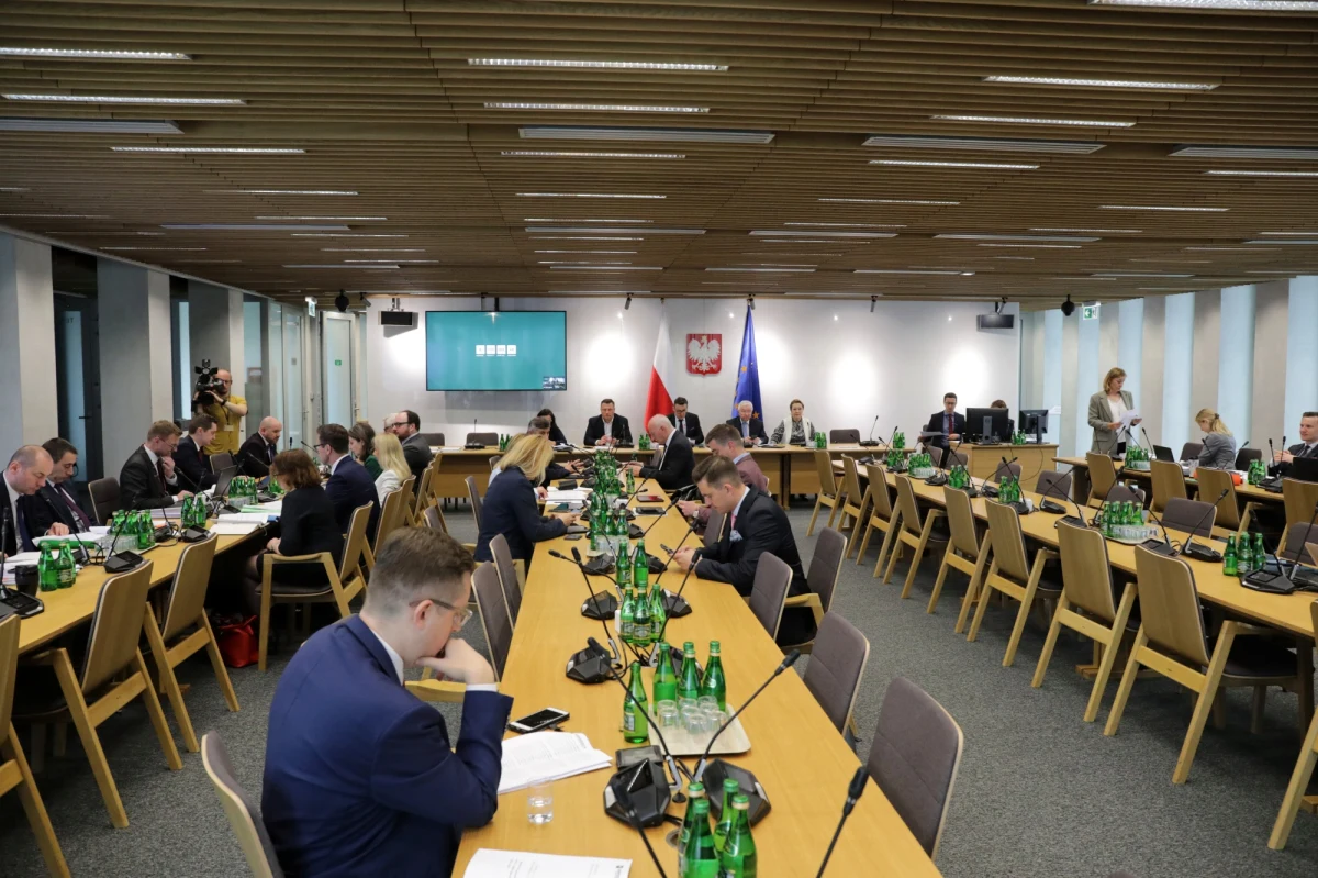 Sejmowa Komisja Sprawiedliwości i Praw Człowieka poparła listę 15 kandydatów zgłoszonych przez klub PiS i Prezydium Sejmu do KRS. Większość z nich to dotychczasowi członkowie Rady. Przeciwko liście głosowali posłowie opozycji. Najwięcej zastrzeżeń mieli do kandydatury sędziego Macieja Nawackiego.