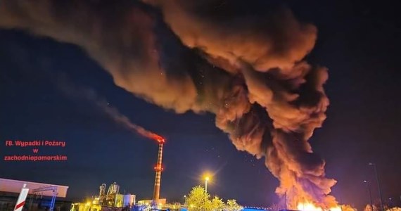 Pożar hali produkcyjnej przy ul. Tartacznej w Goleniowie (woj. zachodniopomorskie). 11 osób z obiektu zostało ewakuowanych.