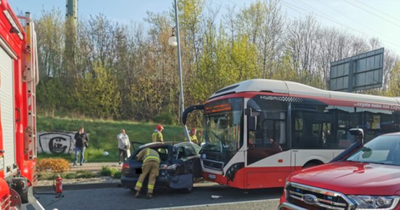 ​2 osoby ranne, 3 rozbite samochody i wielki korek między Sosnowcem i Katowicami - to skutki wypadku na jednej z najważniejszych tras w woj. śląskim, czyli drodze krajowej nr 86.