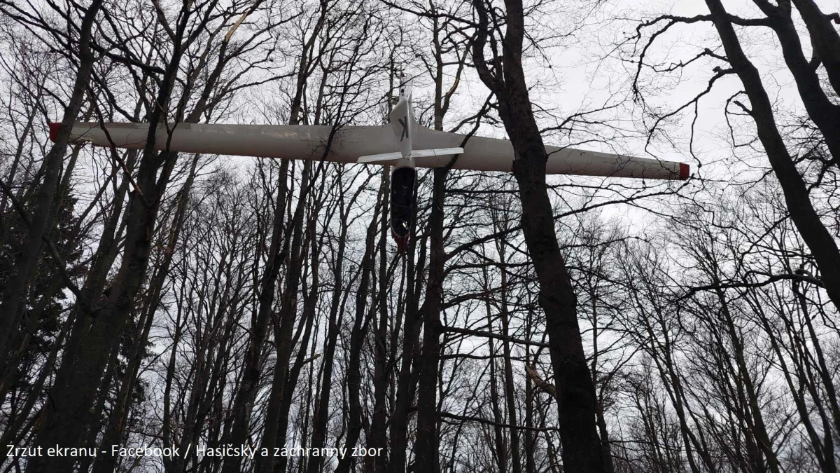 Dwóch pilotów szybowców, w tym jeden Polak, zginęło we wtorek w wypadku na Słowacji. Do zdarzenia doszło podczas międzynarodowych zawodów szybowcowych. Dwie maszyny zderzyły się w powietrzu i spadły w trudno dostępny teren Wielkiej Fatry, niedaleko miasta Martin.