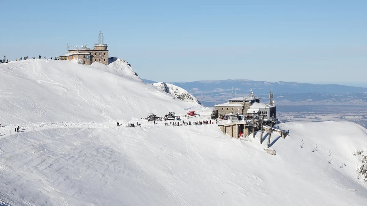Od czwartku Tatrzański Park Narodowy zamyka niemal całe Tatry Zachodnie dla narciarzy - skiturowców. Powodem są względy przyrodnicze, a przede wszystkim budzące się z zimowego snu zwierzęta. Na nartach nie będzie można jeździć na zachód od Kasprowego Wierchu.