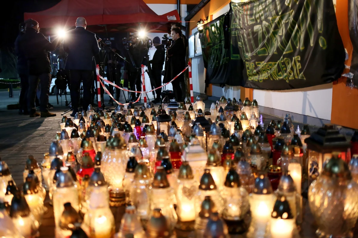 W jastrzębskiej kopalni Zofiówka zakończyła się akcja ratunkowa po wstrząsie i wypływu metanu. Wszyscy poszukiwani górnicy są już na powierzchni. W wypadku zginęło 10 górników.