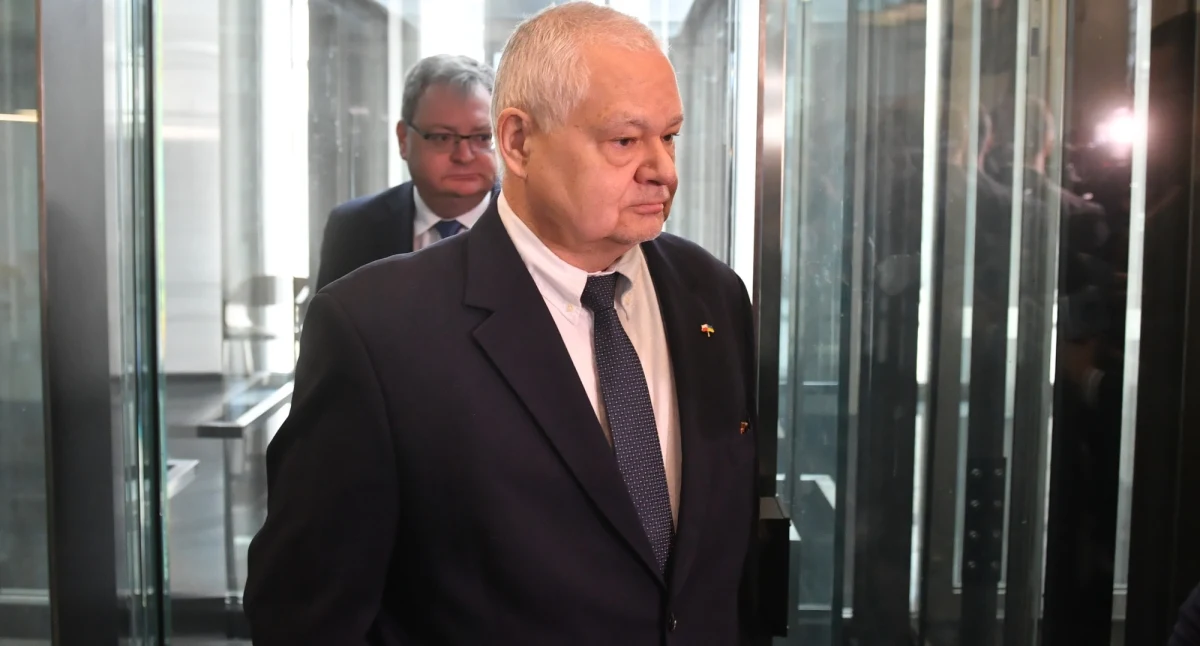 Sejm zapewne także w tym tygodniu nie podejmie próby wyboru Adama Glapińskiego na drugą kadencję w Narodowym Banku Polskim - dowiedział się reporter RMF FM. Oficjalnie powodem mają być liczne nieobecności poselskie. Nieoficjalnie - w Zjednoczonej Prawicy nie ma pewności, czy Glapiński zdobędzie w Sejmie większość.