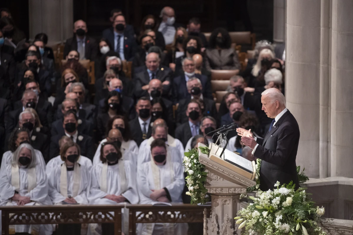 "Oddajemy dziś hołd prawdziwie dumnej Amerykance, która sprawiła, że my wszyscy jesteśmy bardziej dumni z tego, że jesteśmy Amerykanami" - mówił prezydent USA Joe Biden podczas uroczystości pogrzebowych byłej sekretarz stanu Madeleine Albright w Waszyngtonie.