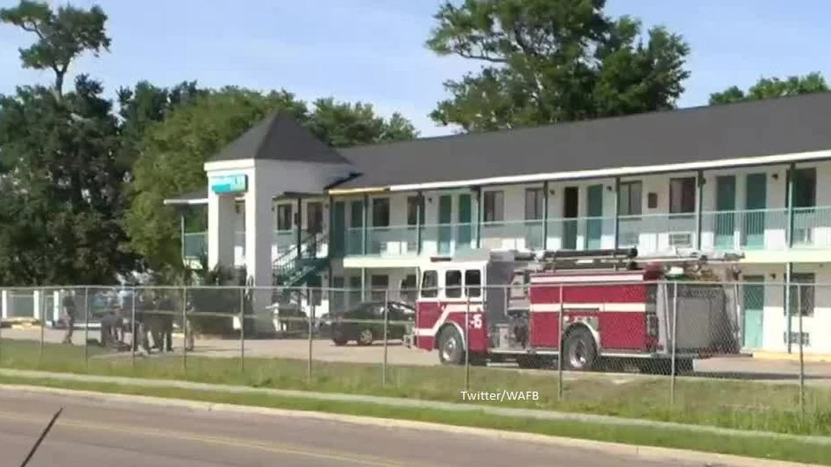 Trzy osoby zginęły w środę w strzelaninie w hotelu w Biloxi w amerykańskim stanie Missisipi; ścigany sprawca zabarykadował się w budynku, około 20 kilometrów od miejsca zdarzenia. Policja, która odcięła kordonem całą okolicę, prowadzi negocjacje z napastnikiem.