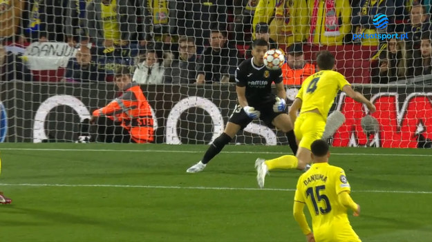 W środowym półfinale Ligi Mistrzów na Anfield Road Liverpool wygrał 2-0 z Villarreal. Gospodarze długo się męczyli ze sforsowaniem zasieków postawionych przez "Żółtą Łódź Podwodną", ale w końcu wyprowadzili dwa zabójcze ciosy w odstępie ledwie dwóch minut.

Składy wyjściowe spotkania:
Liverpool F.C.: Alisson – Alexander-Arnold, Konaté, van Dijk, Robertson – J. Henderson (C), Fabinho, Alcántara – Salah, Mané, L. Díaz.

Rezerwowi: Adrián, Kelleher – Jota, Elliott, Gomez, Keïta, Matip, Milner, Minamino, Origi, Oxlade-Chamberlain.
Trener: Jürgen Klopp

Villarreal CF: Rulli – Foyth, Albiol (C), P. Torres, Estupiñán – Chukwueze, Parejo, Capoue, Coquelin – Danjuma, Lo Celso.

Rezerwowi: Asenjo, Jörgensen – Alcácer, Pedraza, Aurier, Dia, M. Gómez, Iborra, Mándí, Gaspar, R. Peña, Trigueros.
Trener: Unai Emery
