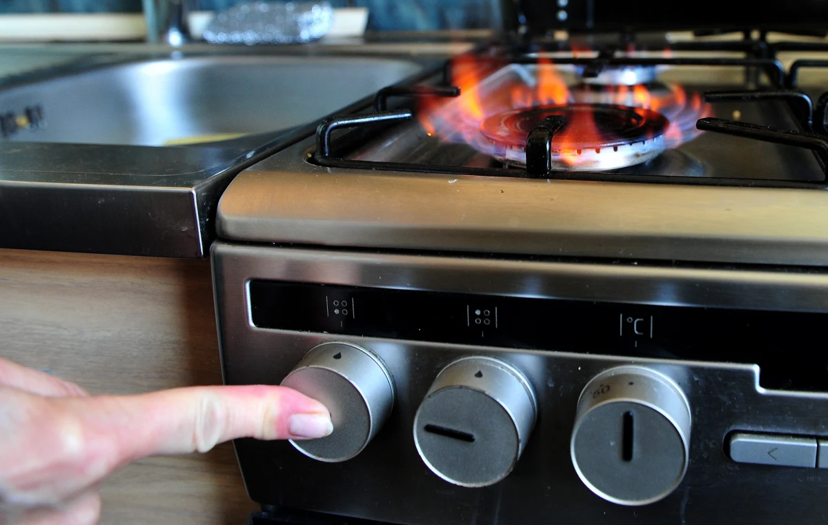 Komisja Europejska ma wyjaśnić sprawę płacenia rublami za rosyjski gaz – ustaliła korespondentka RMF FM w Brukseli. W zeszłym miesiącu Władimir Putin ogłosił dekret, na mocy którego firmy z tak zwanych nieprzyjaznych państw mają płacić za błękitne paliwo w rosyjskiej walucie. Teraz, pojawiają się doniesienia, że niektóre kraje Unii już to zrobiły. 