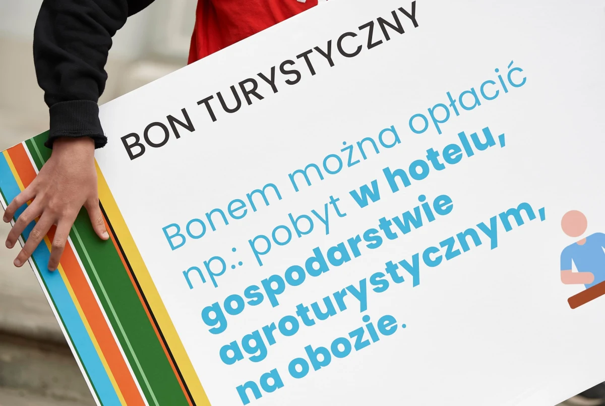 Około 3,3 mln osób aktywowało już bony turystyczne w sumie na blisko 3 mld złotych. Bon jest ważny do końca września 2022 r. i nie podlega wymianie na gotówkę ani na inne środki płatnicze.