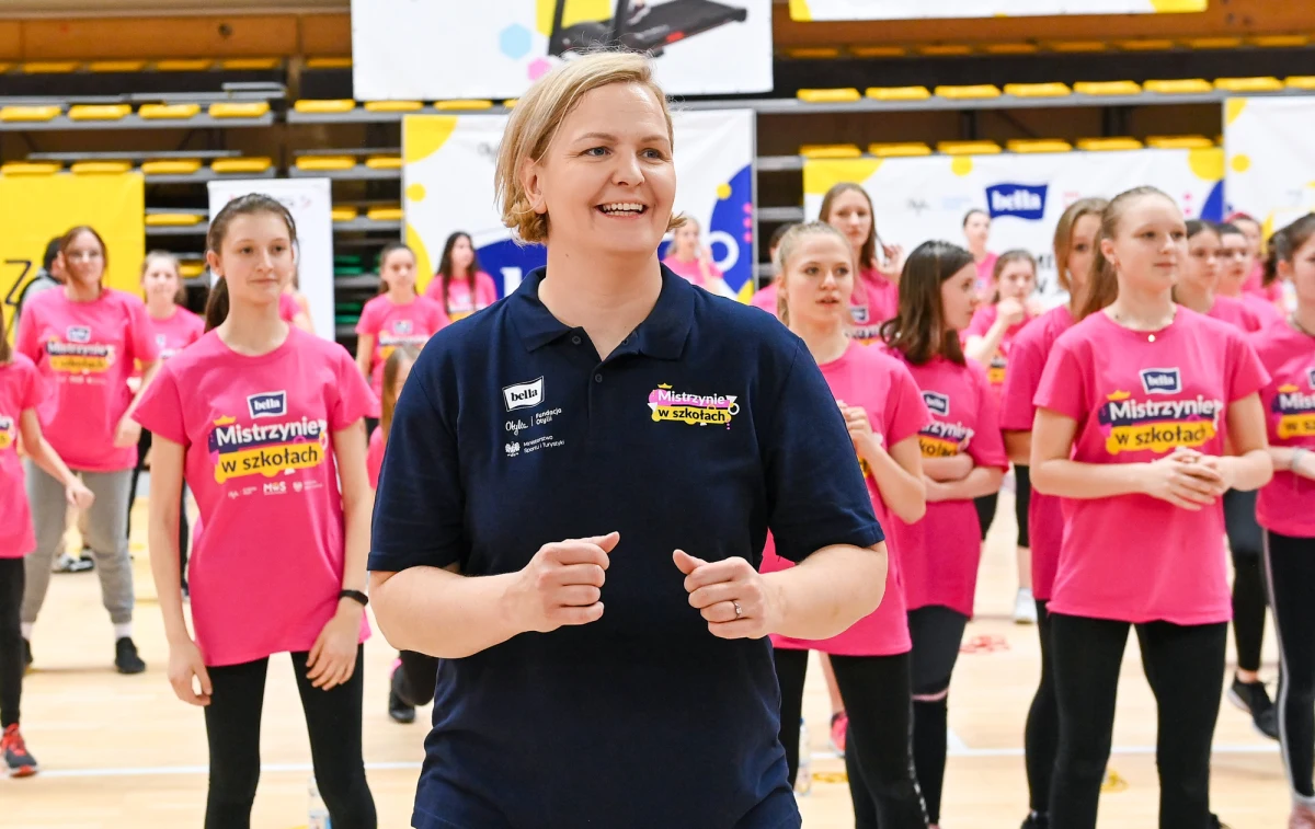 Blisko pięćset uczennic wzięło udział w pierwszej tegorocznej edycji akcji „Mistrzynie w Szkołach”. Najlepsza w dziejach polska pływaczka Otylia Jędrzejczak zaprosiła do Świecia na Kujawach i Pomorzu cztery inne wielkie sportsmenki, które najpierw ćwiczyły z dziewczynami, a następnie odpowiadały na ich pytania.