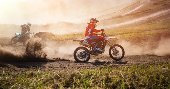 33-latek z powiatu rzeszowskiego odpowie za usiłowanie kradzieży motocykla crossowego. Mężczyzna pod pretekstem wypróbowania pojazdu przed zakupem odjechał, załadował motocykl do dostawczaka, ale kiedy uciekał, auto ugrzęzło na podmokłej polnej drodze.

 

