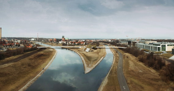 Poznańskie Inwestycje Miejskie ogłosiły w środę przetarg na budowę dwóch mostów pieszo-rowerowych w centrum Poznania. Przeprawy łączące Chwaliszewo, Ostrów Tumski i Berdychowo mają powstać w latach 2023-2024.