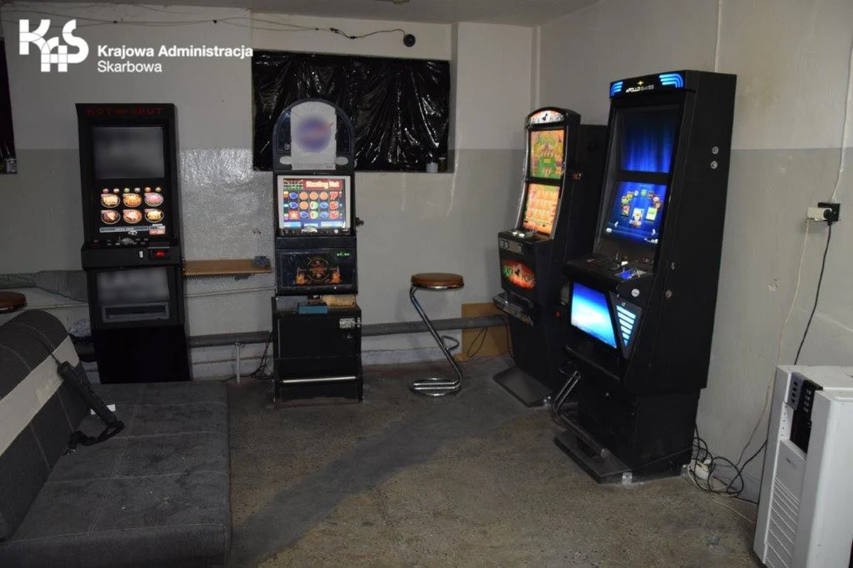 Dziesięć nielegalnych automatów do gier zajęli funkcjonariusze warmińsko-mazurskiej Krajowej Administracji Skarbowej z Elbląga i Ełku. Hazardowe punkty znajdowały się w miejscach niewzbudzających podejrzeń.