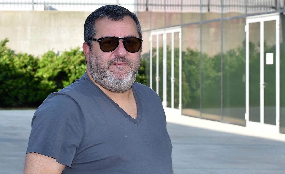 Mino Raiola, jeden z najbardziej znanych agentów piłkarskich jest w ciężkim stanie. Pojawiła się też informacja o jego śmierci, ale została zdementowana.