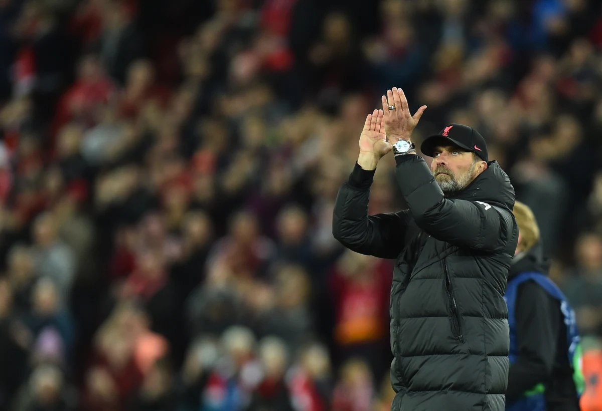 Trener zespołu angielskiej ekstraklasy piłkarskiej Liverpoolu Juergen Klopp o dwa lata, do 2026 roku, przedłużył swój kontrakt z zespołem z Anfield - oficjalnie potwierdził klub Premier League.
