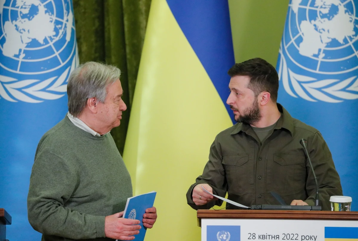 "Ważne, że sekretarz generalny ONZ Antonio Guterres na własne oczy zobaczył rezultaty zbrodni wojennych w Buczy i Borodziance" - podkreślił prezydent Ukrainy Wołodymyr Zełenski po spotkaniu z przedstawicielem ONZ. Guterres ocenił z kolei, że Mariupol to "kryzys w kryzysie".