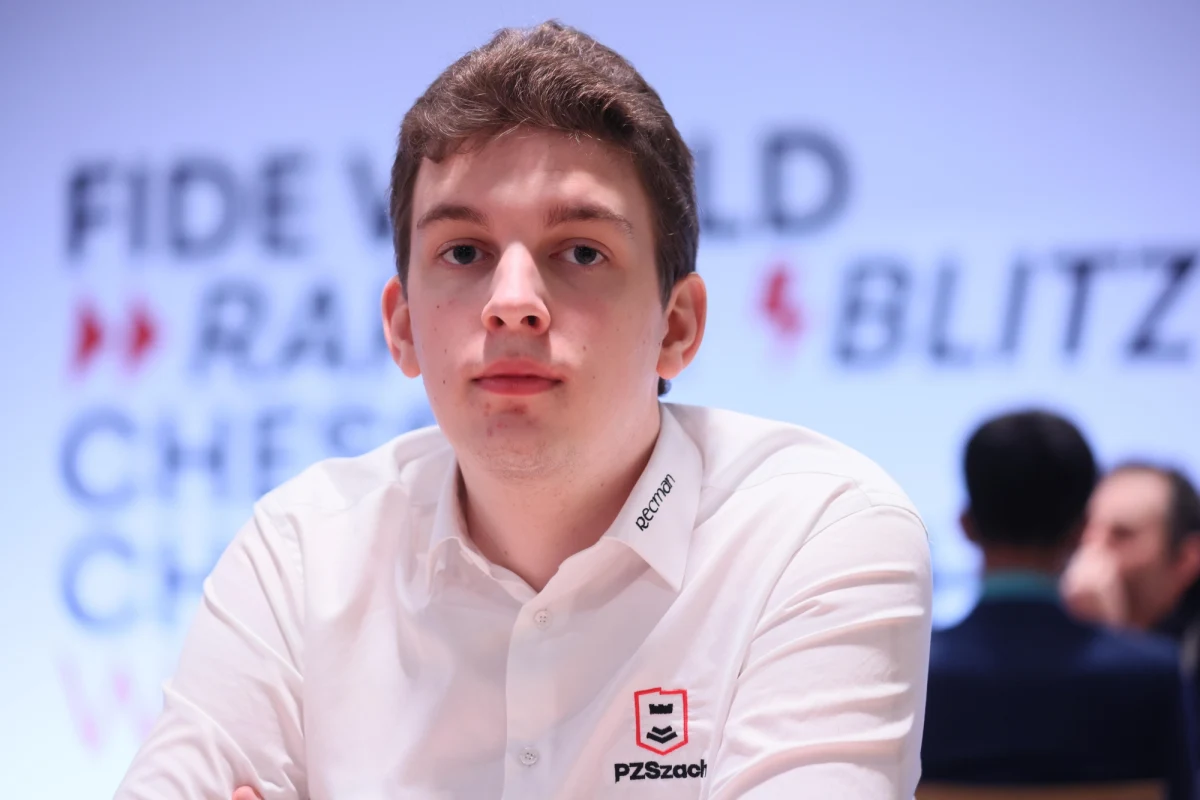 Jan-Krzysztof Duda wygrał z Kanadyjczykiem Erikiem Hansenem 2,5:0,5 w siódmej, ostatniej rundzie turnieju online w szachach szybkich Oslo Esports Cup (pula nagród 216 tys. dol.), zaliczanego do cyklu Meltwater Champions Chess Tour. Polak z dorobkiem 14 pkt został zwycięzcą imprezy.